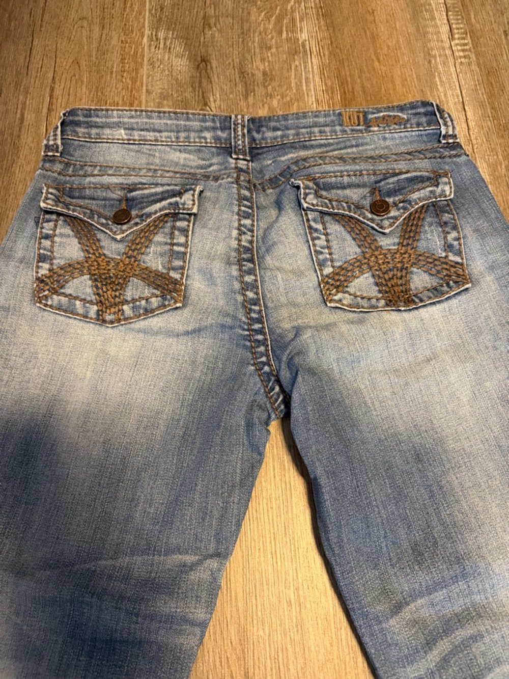 Kut from the Kloth Capris with Brown Embroidered Back Pockets